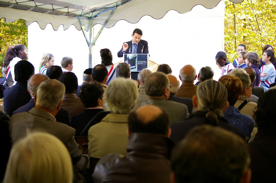 Inauguration de l allee des Justes: Inauguration Allee des Justes 037 - Manuel Valls - Maire d Evry
